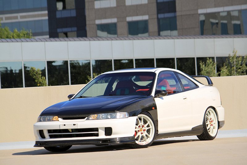 Komals Integra GS-R with carbon fiber Type R front end